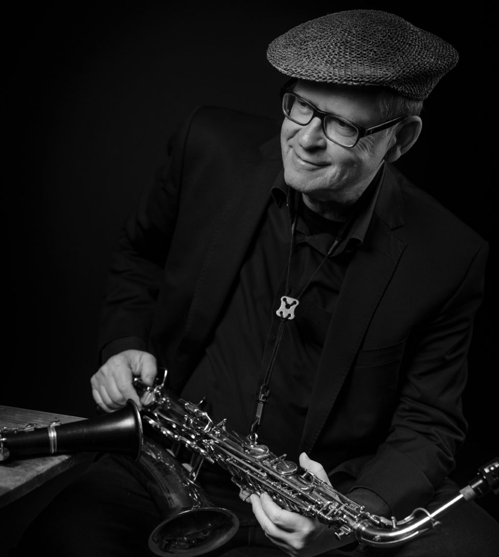 1000099616 Saxophonist Rainer Theobald aus Berlin mit Alt-Saxophon und Klarinette. Foto: Melanie Maul
